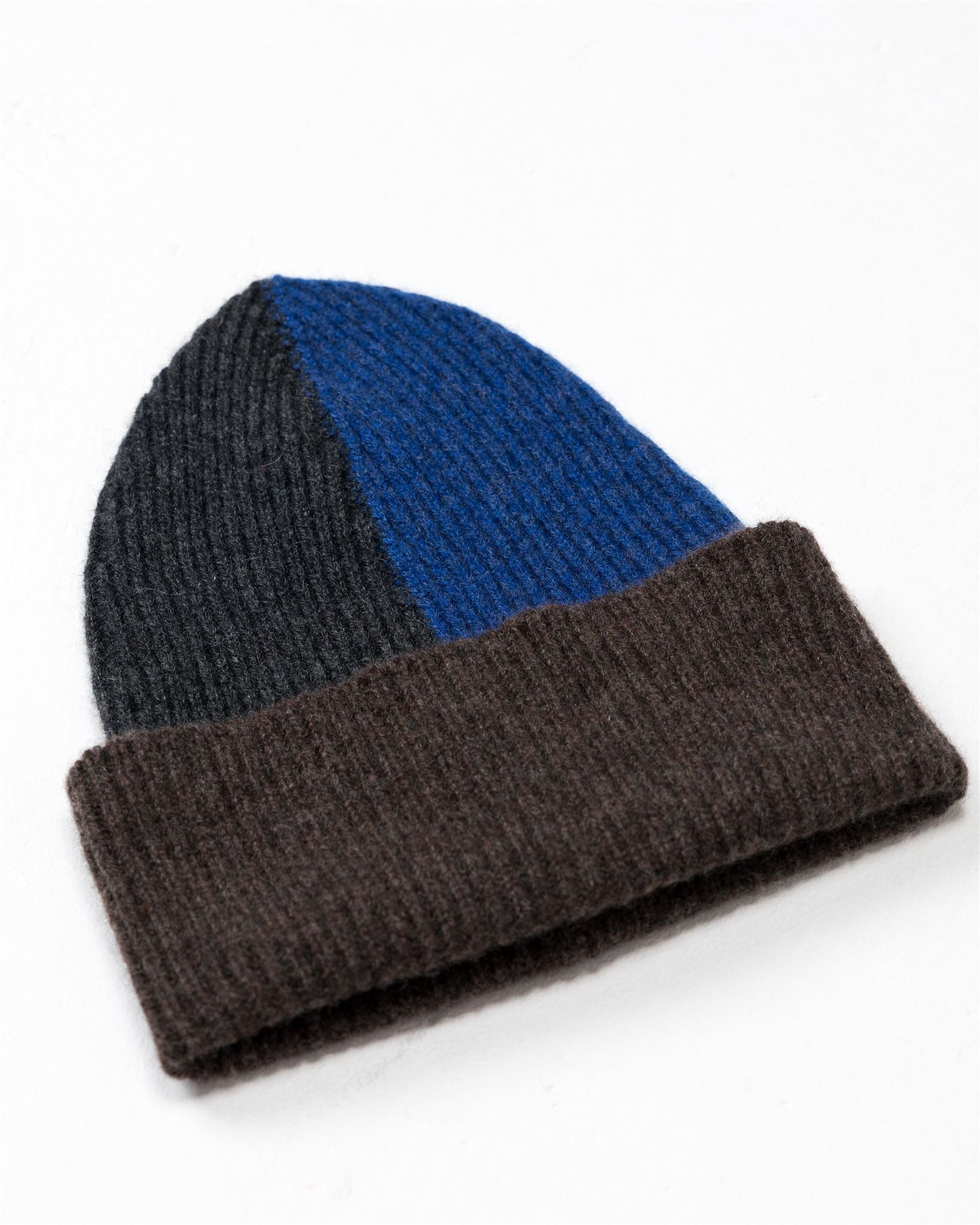 AD Elderberry – Sculpted Boldness in a Beanie – Màiri M MacLeod